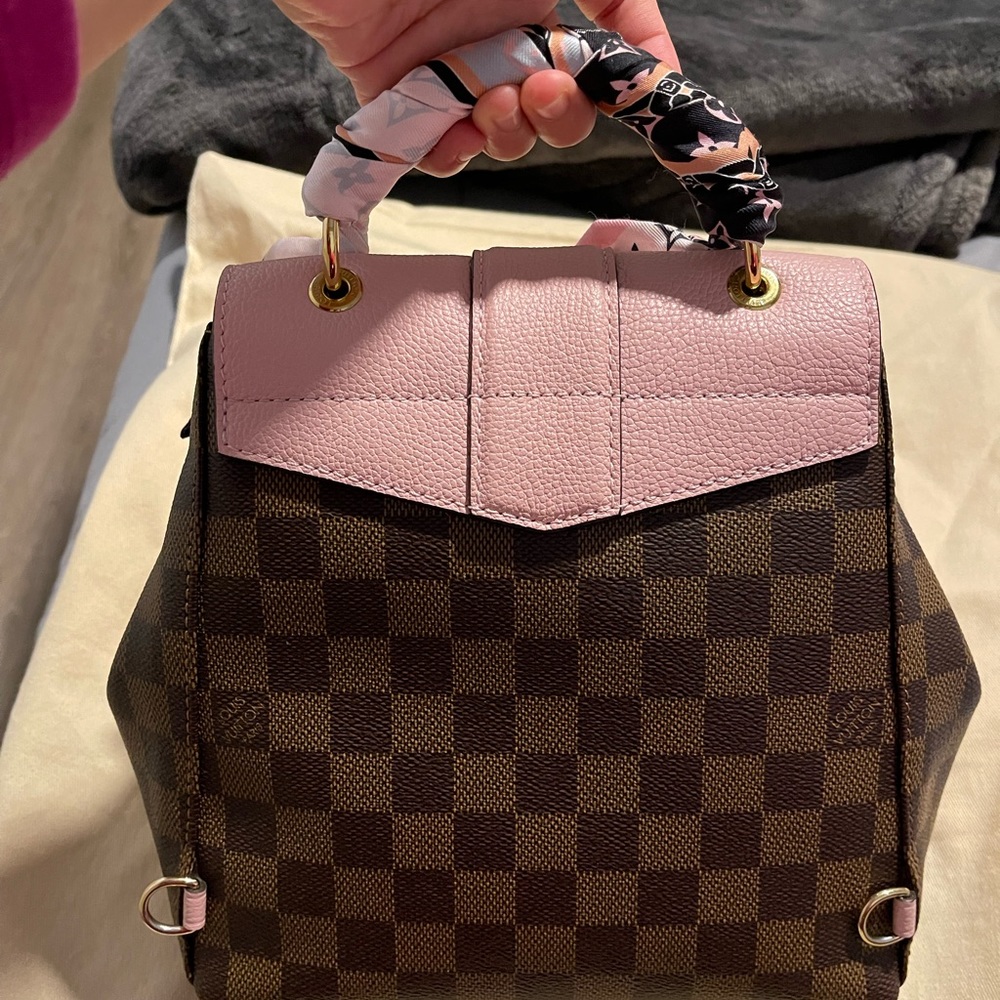 Louis Vuitton - Picture 2 of 11